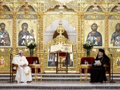 Papež František při setkání s hlavou kyperské pravoslavné církve arcibiskupem Chrysostomem II.
