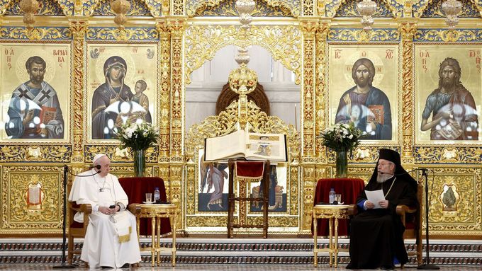Papež František při setkání s hlavou kyperské pravoslavné církve arcibiskupem Chrysostomem II.