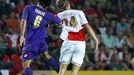 SK Slavia - ACF FiorentinaSK Slavia - ACF FiorentinaTomáš Necid (vpravo, SK Slavia Praha) s Risco Juanem Vargasem (vlevo, ACF Fiorentina) při těsném soupeření o míč.