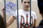 Prokurátor žádá pro ukrajinskou pilotku Savčenkovou 23 let. Její advokát připustil výměnu za vojáky