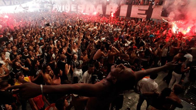 FOTO Brazilské šílenství. Postup Corinthians slavily davy