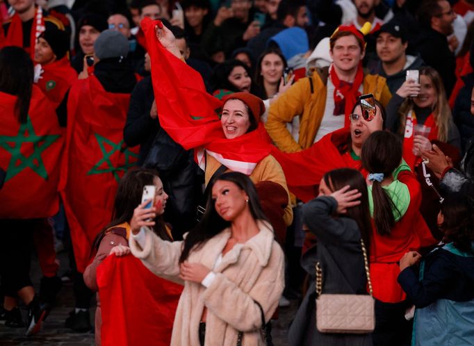 Fanoušci během zápasu Belgie - Maroko