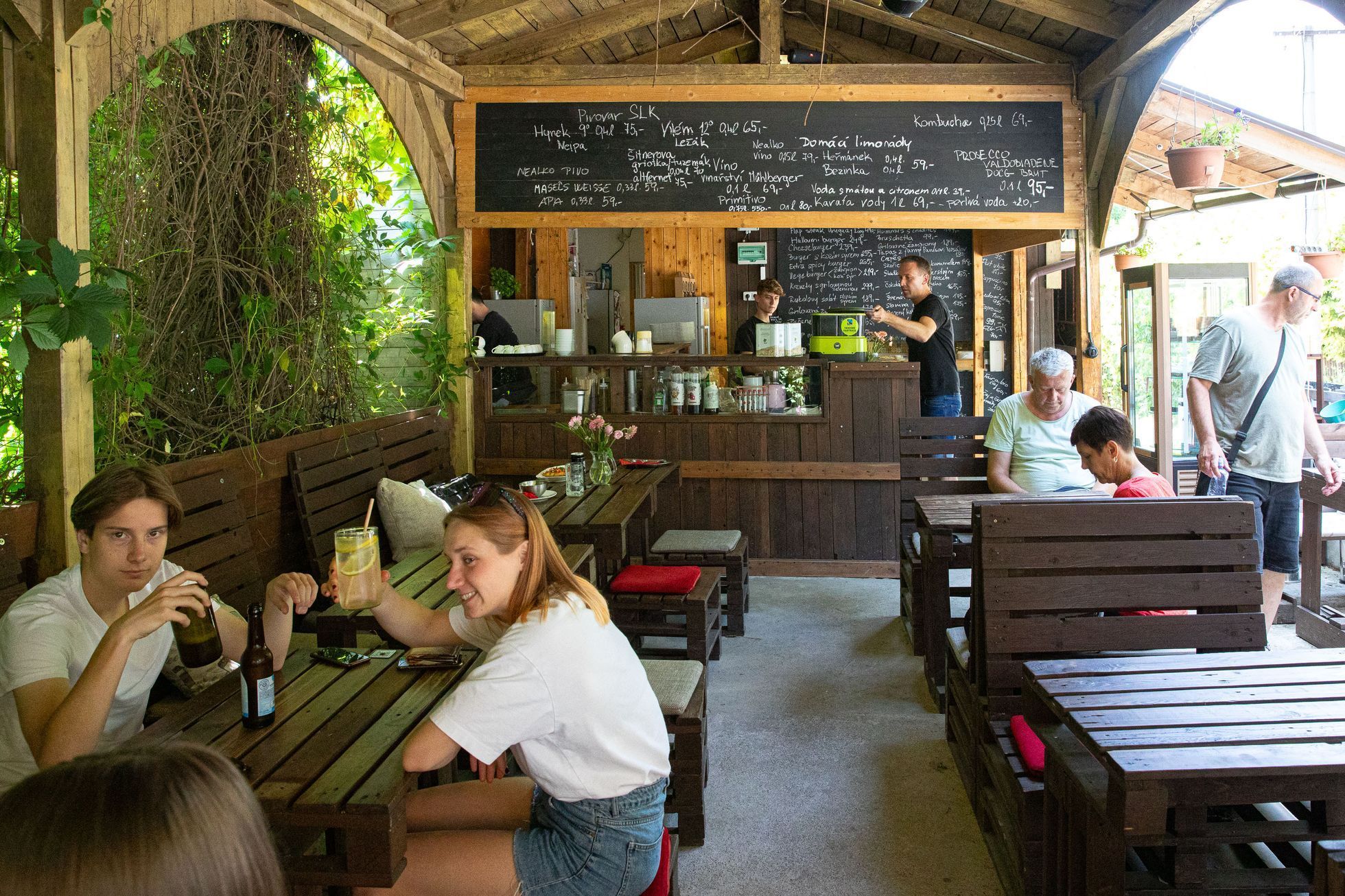 S láskou Karel - bistro, penzion, Bezděz, gastronomie