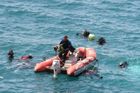 Italské lodě zachránily téměř 700 uprchlíků z Afriky