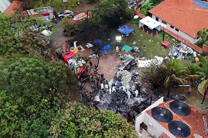 Dronový záběr zachycuje zřícení letadla v brazilském Sao Paulu 10. srpna 2024