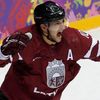 Kanada - Lotyšsko: Lauris Darzins slaví gól