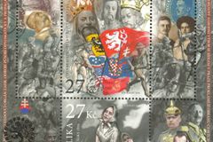 Úpící vdova, Karel IV. i válečná vřava. Pošta vydává známky ke vzniku českého státu