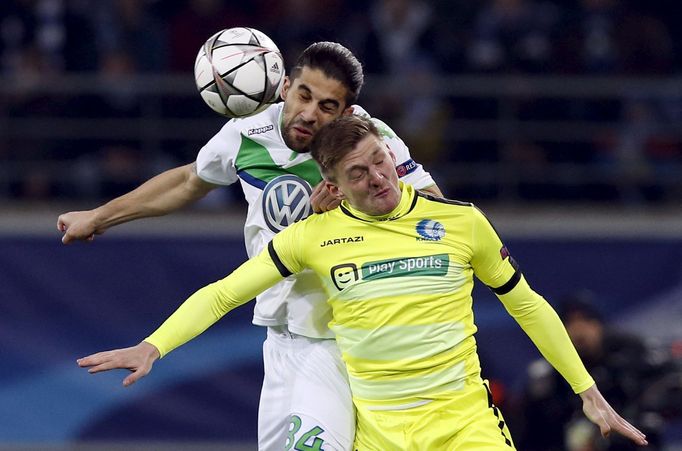 VfL Wolfsburg's Ricardo Rodriguez in action against KAA Gent's Thomas Foket (R).