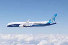Boeing nechtěl jen další testovací let. Dreamliner "nakreslil" nad Amerikou letadlo