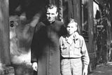 Těsně po vysvěcení se Wojtyla vydal na studia do Říma, která ukončil doktorským titulem. V roce 1948 se vrátil zpět do Polska, kde jako kaplan začal působit v obci Niegowce nedaleko Krakova.
