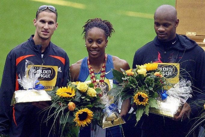 Jeremy Wariner, Sanya Richardsová a Asafa Powell pózují v Berlíně jako jediní tři atleti, kterým se podařilo vyhrát všech šest mítinků Zlaté ligy.