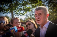 Fiala chtěl senátní volby zachránit vyhnáním Bartoše. Nevyšlo mu to, Babiš zas vyhrál