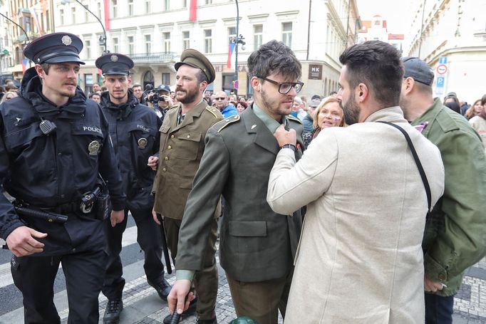 Praha si dnes 17. 11. 2019 připomíná výročí 30 let od sametové revoluce, která vedla k pádu komunistického režimu.