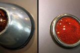Tatra 97 - jednoduché tvary bočních blinkrů (vlevo) a zadního světla (vpravo).