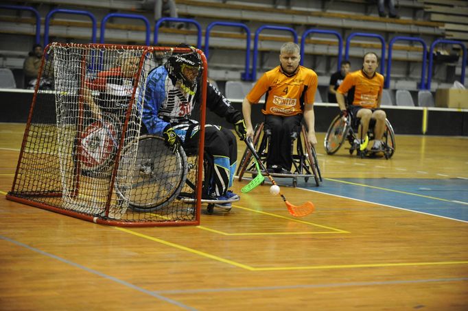 Poslední nedělní zápas rozhodl o vedoucím týmu extraligové tabulky. Je jím i nadále pražský celek SKV Praha ComAp Team.