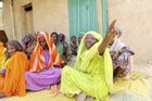 1. května - Dalších 234 žen a dětí osvobodila nigerijská armáda při operacích proti skupině Boko Haram v pralese Sambisa na severovýchodě země. Celkový počet osvobozených tak přesáhl 700 lidí.