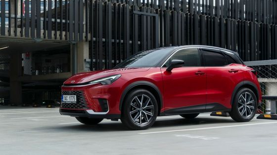 Slevy takové, že se jim ani nechce věřit. Automobilky se předhánějí v lovu zákazníků