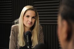 „Je to v tónu mého hlasu.“ Mia ze Zrádců přiznala, kdy jako policistka podléhá smutku