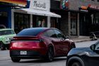 "Penetrujeme trh," směje se Musk. Jeho taxíky bez řidiče ale nejezdí bez problémů