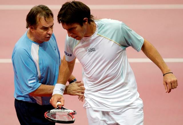 Tito Vazquez uklidňuje Leonarda Mayera