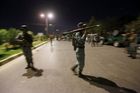 Při útoku teroristů na americkou univerzitu v Kábulu zemřelo 16 lidí