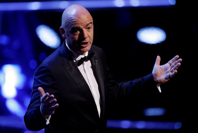 Vyhlášení výsledků ankety FIFA o nejlepší fotbalisty světa za sezonu 2016/2017. Večer zahájil prezident FIFA Gianni Infantino svou řečí.