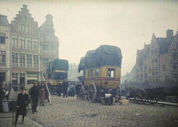 Autochrom  byl raný proces barevné fotografie patentovaný roku 1903 bratry Lumièrovými a komerčně vyráběný v letech 1907 až 1935.