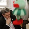 Vlastimil Tlustý při online rohovoru ve své poslanecké kanceláři