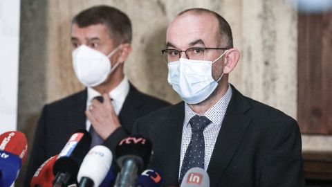 Ředitel SZÚ Březovský rezignoval kvůli kauze očkování, říká Blatný