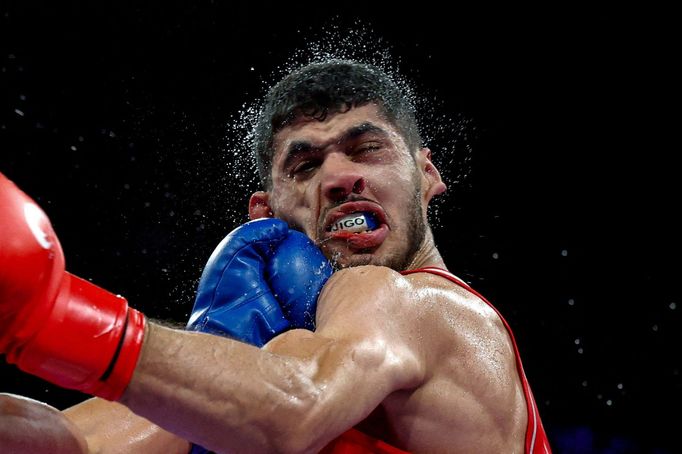 Paris 2024 Olympics - Boxing - Men's 63.5kg - Prelims - Round of 16 - North Paris Arena, Villepinte, France - July 29, 2024. Erislandy Alvarez of Cuba in action against J