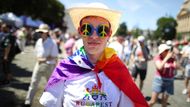 Pochod ale podpořil právě liberální starosta Budapešti Karácsony a zdůraznil, že jde o městskou akci, kterou policie zakázat nemůže. Pro pořádání pochodu se vyslovila také řada zahraničních politiků včetně šéfky Evropské komise Ursuly von der Leyenové, kterou za to Orbán obvinil z vměšování do maďarských záležitostí.