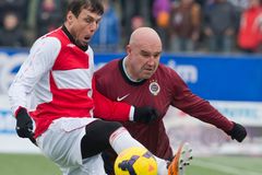 Trval vytočil sparťanského majitele Macha doběla. Při povodních ho málem smetla vlna