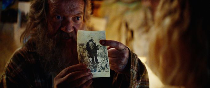 Gard B. Eidsvold jako Tobias.