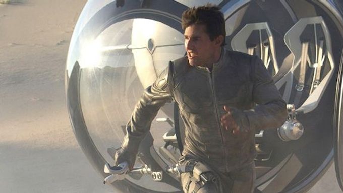 Tom Cruise v hlavní roli filmu Nevědomí