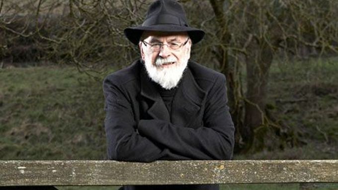 Po prvních dvou knihách šel prodej v Česku dolů, ale pak přišel Mort a všechno se zlomilo, to je tak zvláštní kniha, že se zalíbila všem, vzpomíná vydavatel Terryho Pratchetta v ČR Vlastimír Talaš.