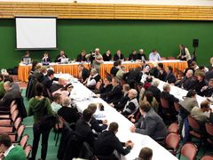 Zasedání v Průhonicích se nakonec zúčastnilo 117 delegátů.