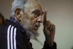 Fidel Castro se po delší době objevil na veřejnosti, ve škole vzpomínal na padlou revolucionářku