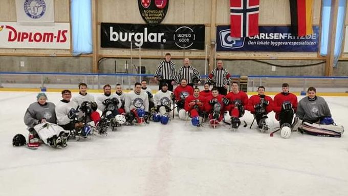 Na kempu v Norsku trénovali všichni zúčastnění pohyb na hřišti, střelu, přihrávky a další para hokejové dovednosti.