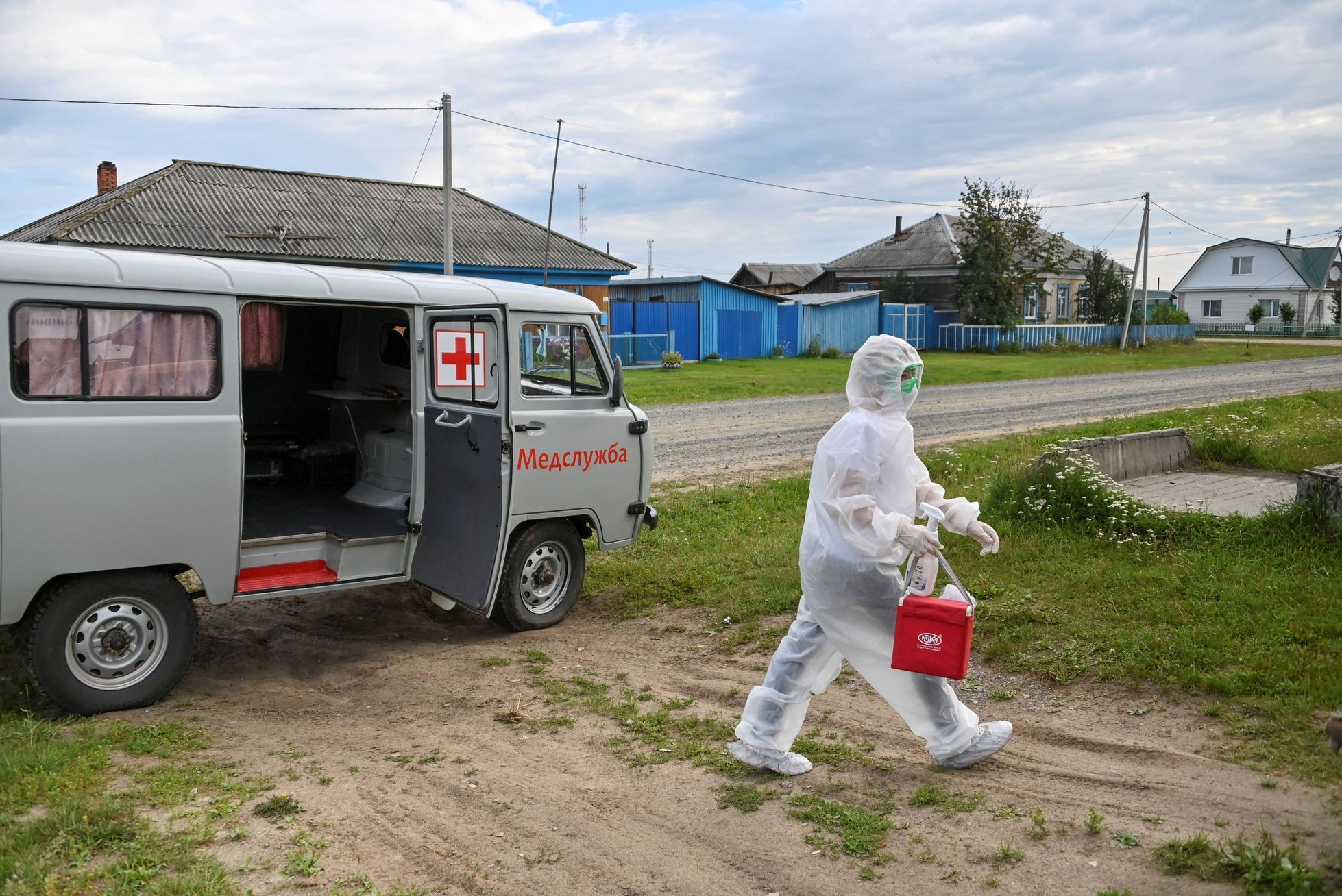 Rusko koronavirus záchranář