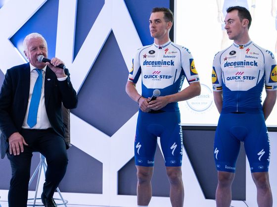 Patrick Lefevere, Zdeněk Štybar a Yves Lampaert při prezentaci týmu.