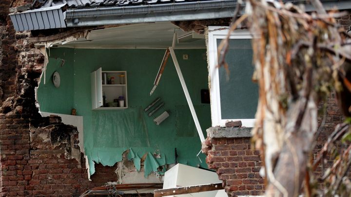 Bleskové záplavy v Belgii: voda strhávala auta, byla nutná i evakuace; Zdroj foto: Reuters