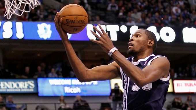 Kevin Durant, basketbalista Oklahomy, v utkání NBA proti Dallasu.