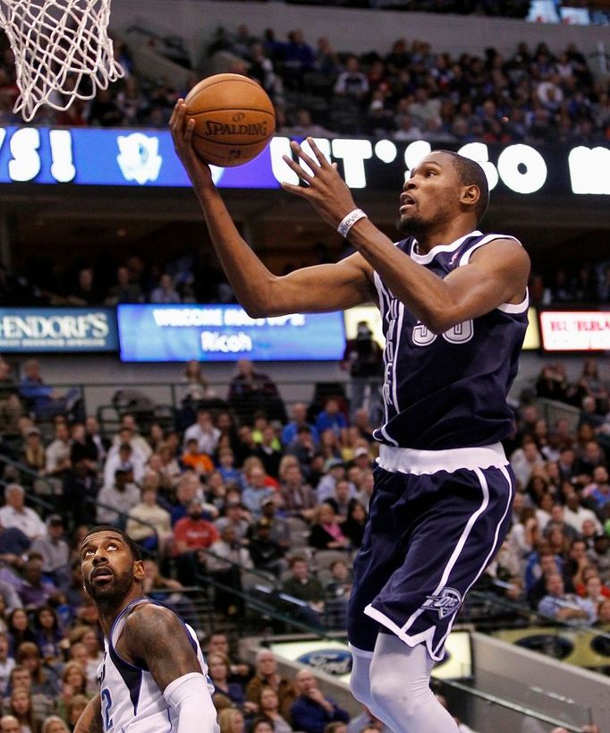 Kevin Durant, basketbalista Oklahomy, v utkání NBA proti Dallasu.