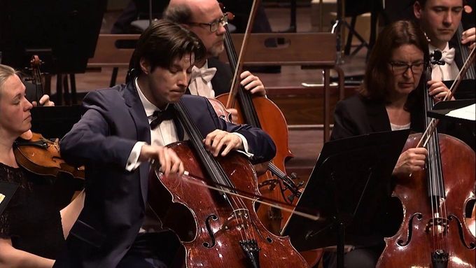 Daniel Müller‑Schott hraje Elgarův Violoncellový koncert, doprovází jej Rotterdamská filharmonie pod taktovkou sira Marka Eldera.