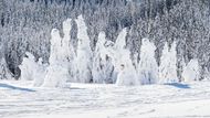 Zimní výlet na Lysou horu je do značné míry unikátní. V létě se do těchto míst turista nedostane, nevede sem turistická značka. Jde o první zónu národního parku.