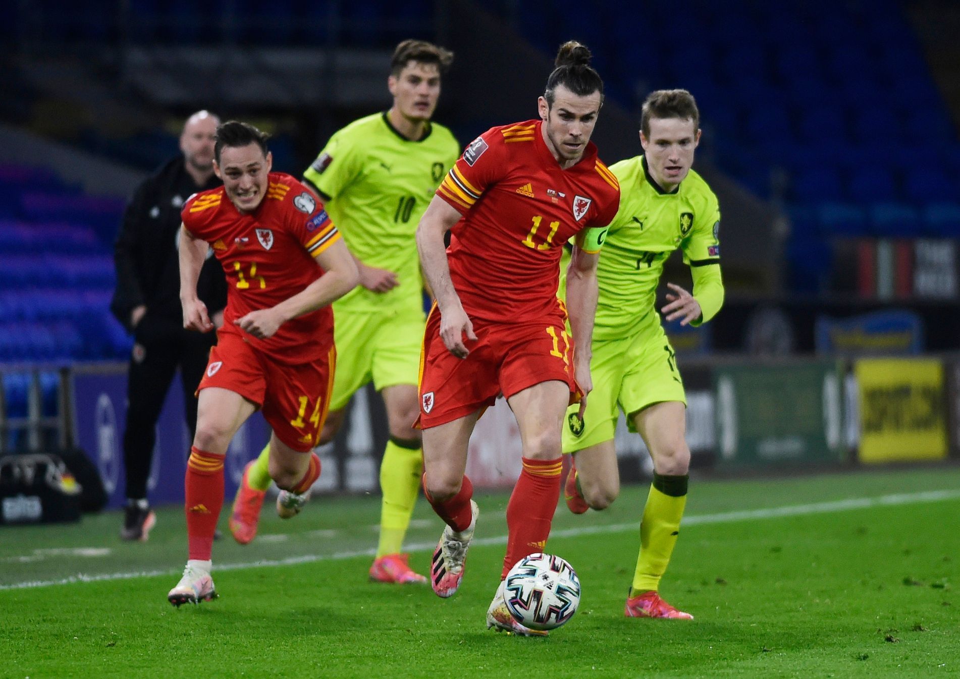 Gareth Bale v utkání kvalifikace MS 2022 Wales - Česko