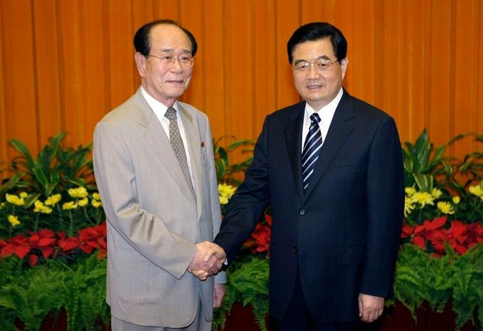 Předseda severokorejského parlamentu Kim Yong-nam spolu s čínským prezidentem Chu Ťin-tchao.