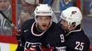 Finsko - USA (Bobby Ryan - vlevo - a Craig Smith slaví branku)