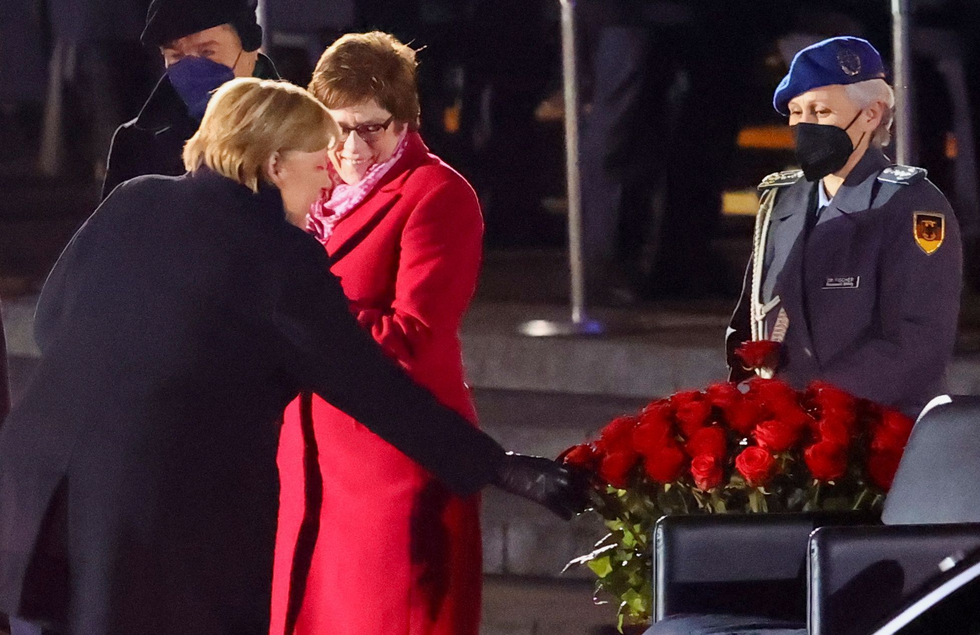 merkel, německo, rozloučení, berlín, vojenská přehlídka, kancléřka
