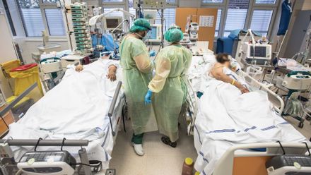 Rekordní čísla nakažených i mrtvých. Zkrotí koronavirus nový ministr Blatný?